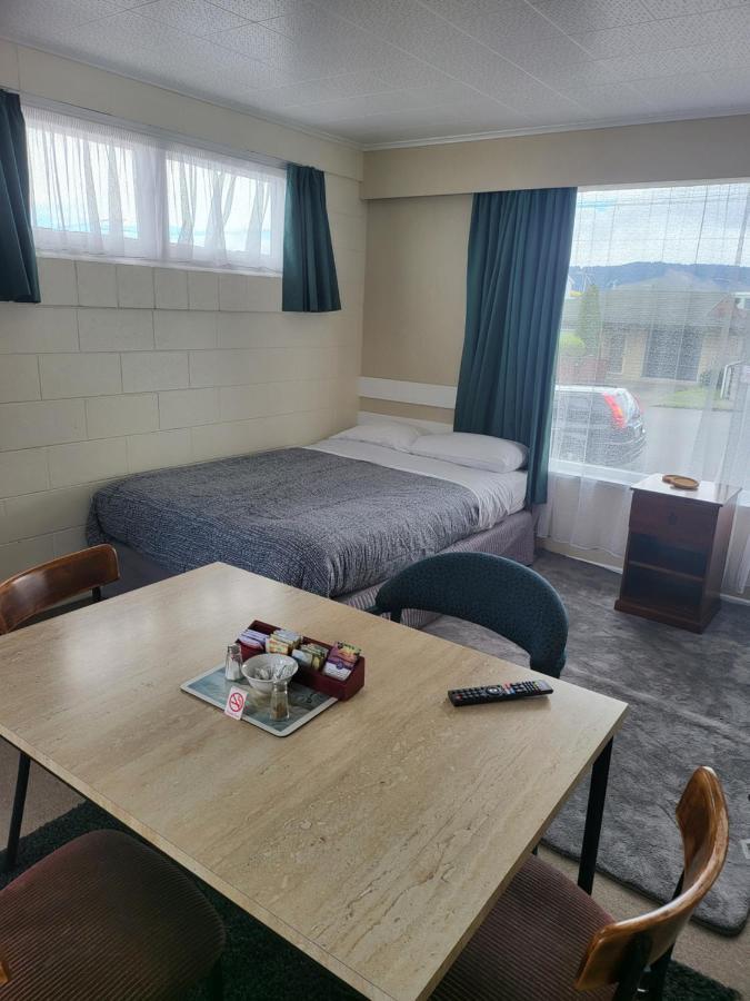 Totara Lodge Motel Levin Extérieur photo