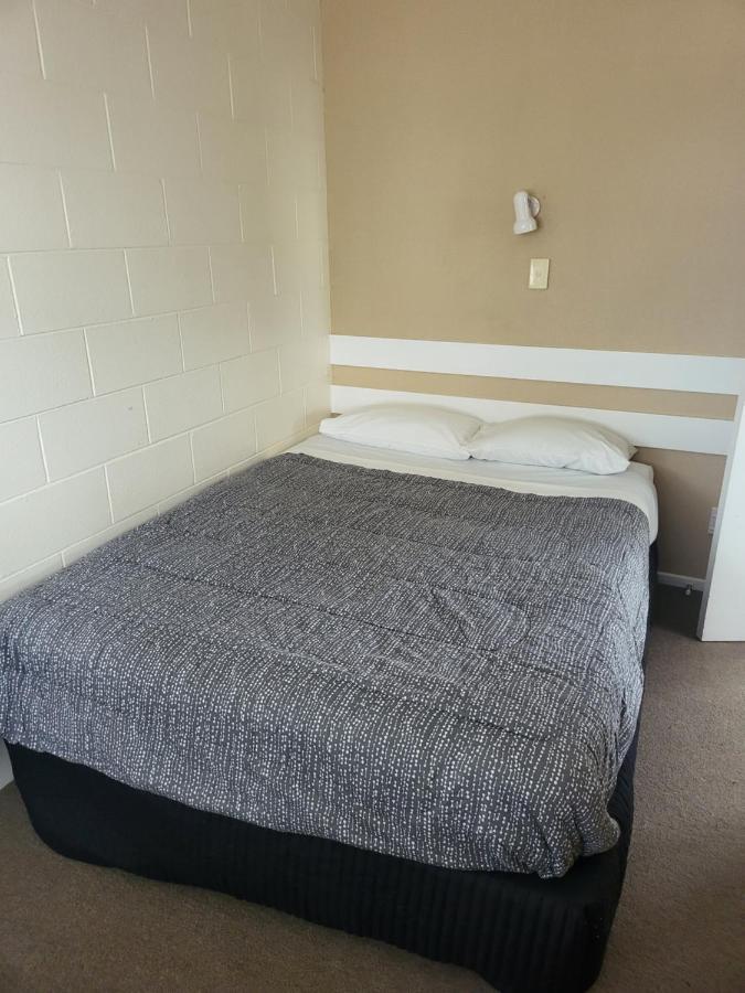Totara Lodge Motel Levin Extérieur photo