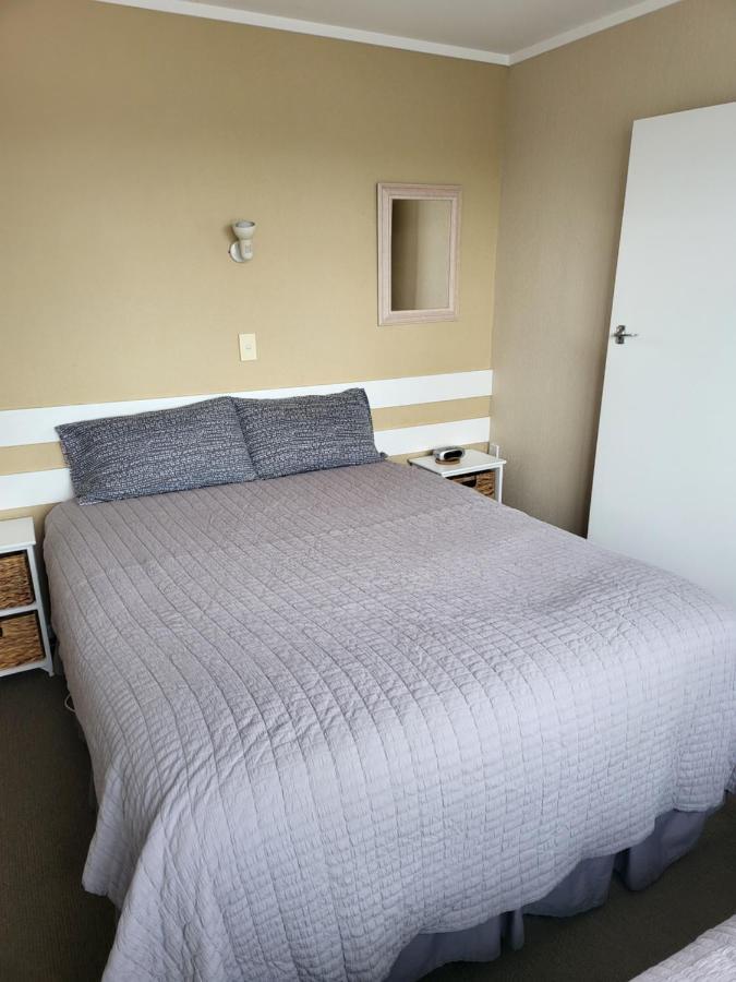 Totara Lodge Motel Levin Extérieur photo