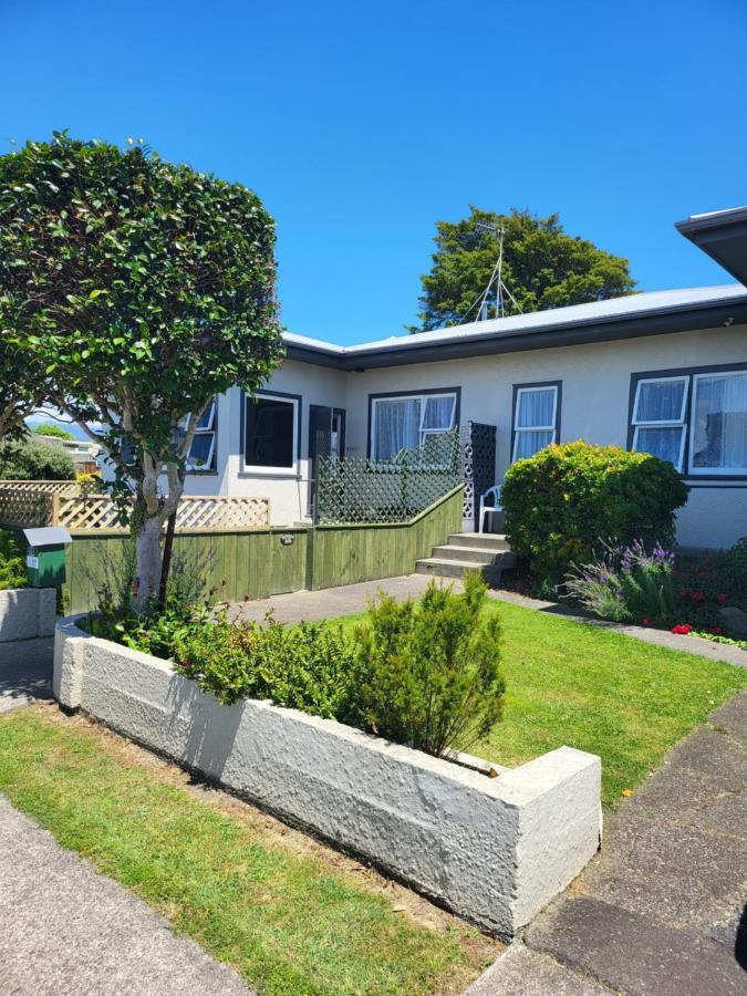 Totara Lodge Motel Levin Extérieur photo