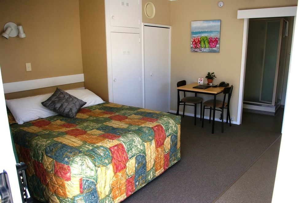 Totara Lodge Motel Levin Extérieur photo