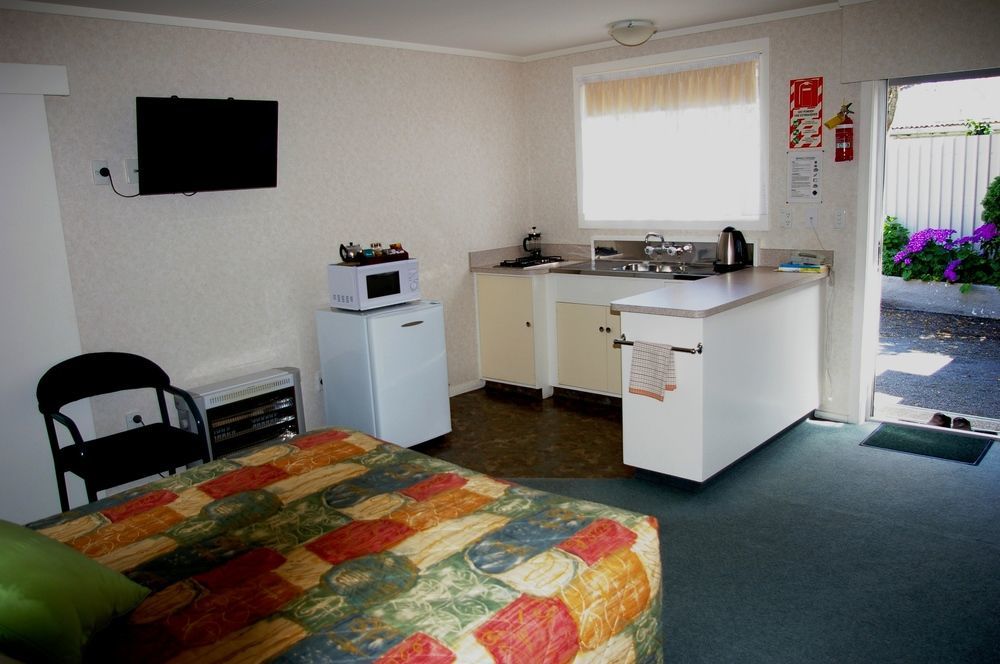 Totara Lodge Motel Levin Extérieur photo