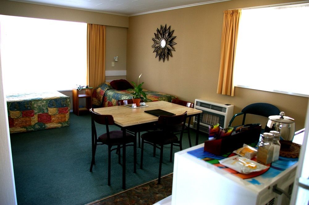 Totara Lodge Motel Levin Extérieur photo