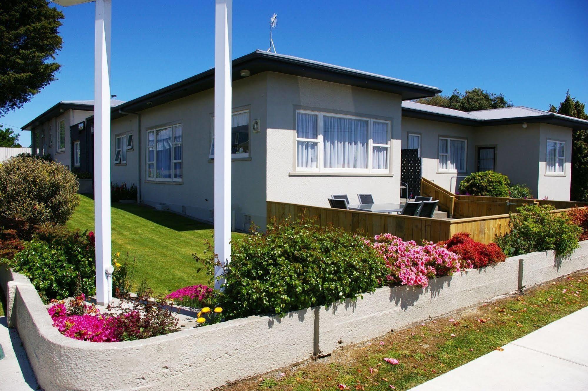 Totara Lodge Motel Levin Extérieur photo