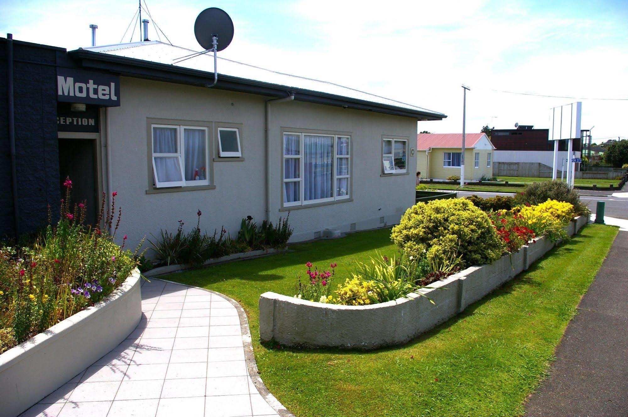 Totara Lodge Motel Levin Extérieur photo