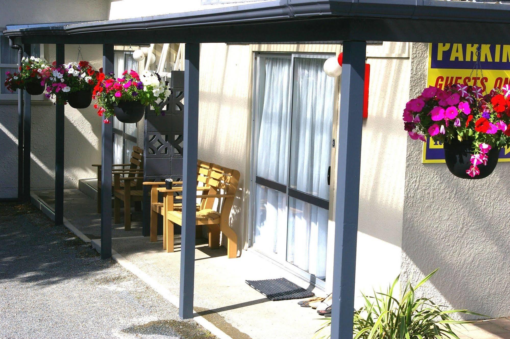 Totara Lodge Motel Levin Extérieur photo